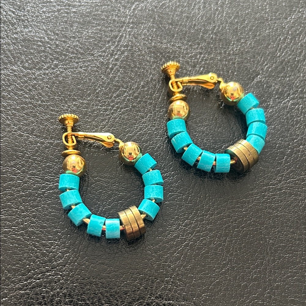 Vintage Les Bernard turquoise & copper colored lucite beaded clip on earrings.